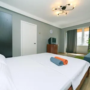 https://apartment-near-dream-town.hotels-of-kiev.com